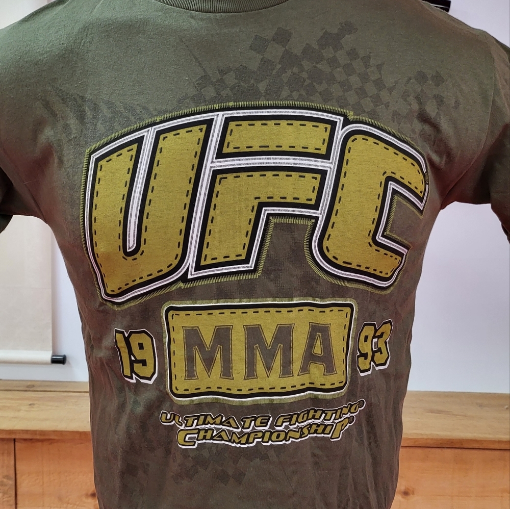 NWT UFC Tee Size Medium 100% USA Cotton MMA1993 Design
